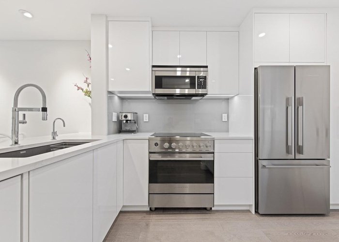 203 - 2555 4TH Avenue, Vancouver, BC V6K 1P5 |  Photo 1