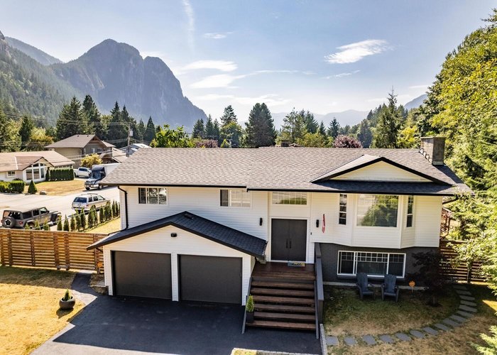 39001 Plateau Drive, Squamish, BC V8B 0W3 |  Photo 1