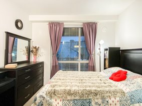 210 719 W 3rd Street, North Vancouver