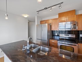 607 306 Sixth Street, New Westminster