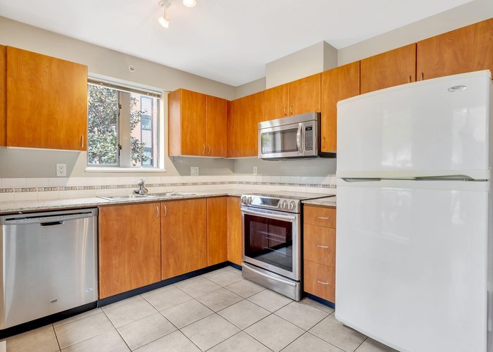 204 850 Royal Avenue, New Westminster