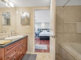 1703 - 1245 Quayside Drive, New Westminster, BC V3M 6J6 | Riviera Photo 10