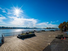 2705 - 988 Quayside Drive, New Westminster, BC V3M 0L5 | Riversky2 By Bosa Photo R2732482-5.jpg