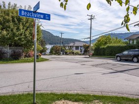 525 Beachview Drive, North Vancouver, BC V7G 1P8 |  Photo 12