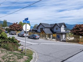 525 Beachview Drive, North Vancouver, BC V7G 1P8 |  Photo 13