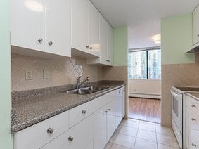 1102 - 4300 Mayberry Street, Burnaby, BC V5H 4A4 | Times Square Photo 8