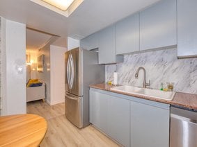 2303 - 1050 Burrard Street, Vancouver, BC V6Z 2S3 | Wall Centre Photo 7