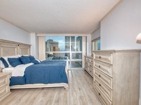 2303 - 1050 Burrard Street, Vancouver, BC V6Z 2S3 | Wall Centre Photo 10