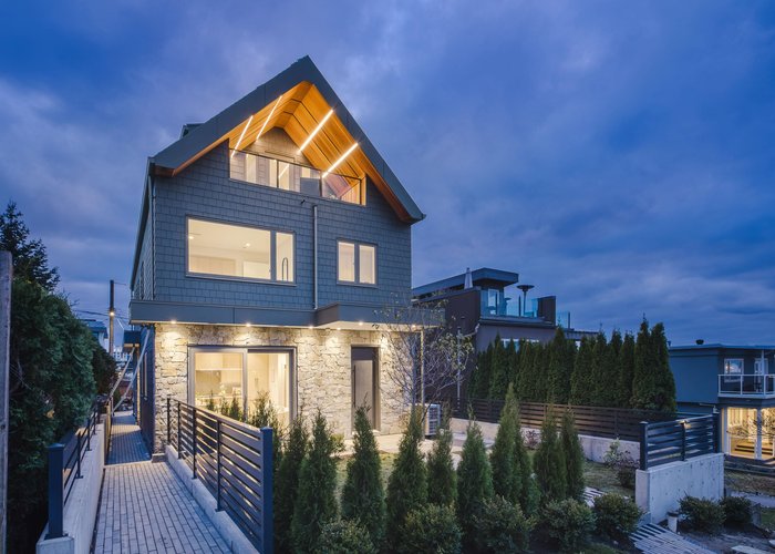 3674 Oxford Street, Vancouver, BC V5K 1P3 |  Photo 1