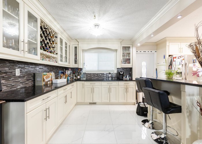 9318 Cinnamon Drive, Surrey, BC V3V 1V2 |  Photo 32