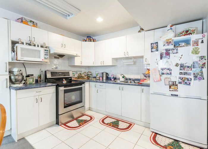 9318 Cinnamon Drive, Surrey, BC V3V 1V2 |  Photo 37