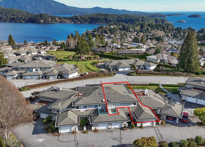 27 - 555 Eaglecrest Drive, Gibsons, BC V0N 1V0 |  Photo 1
