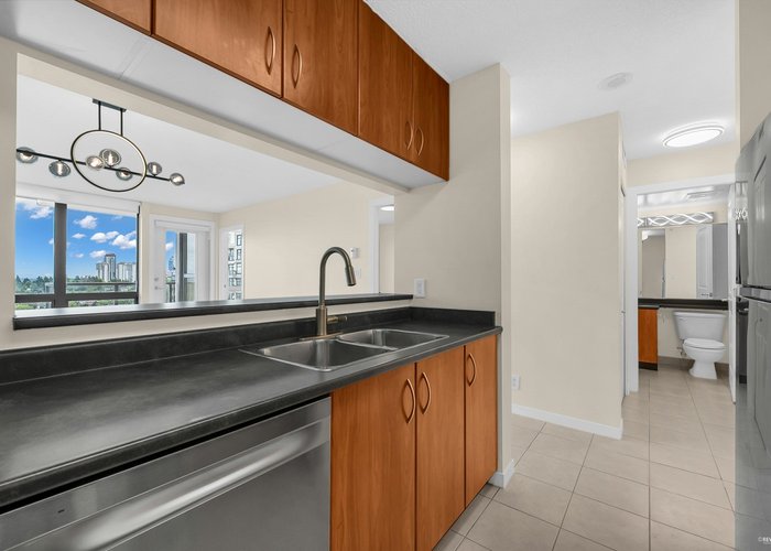 2002 - 3663 Crowley Drive, Vancouver, BC V5R 6H4 |  Photo 25
