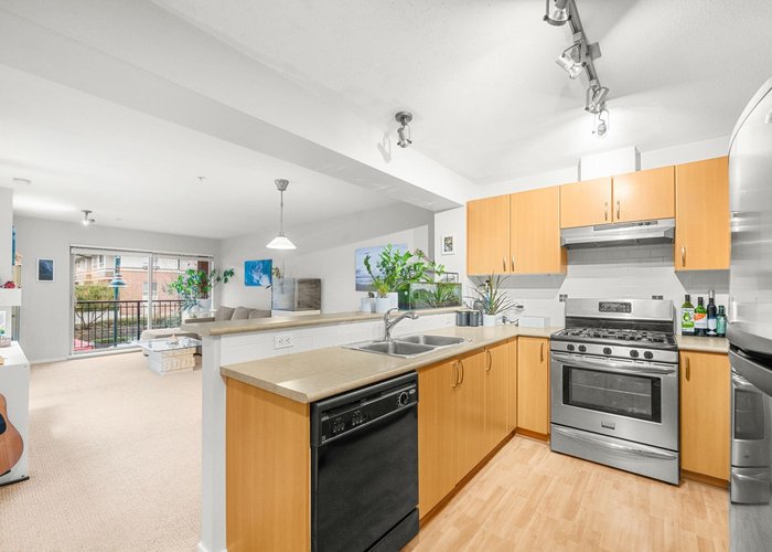 208 - 200 Klahanie Drive, Port Moody, BC V3H 5K7 |  Photo 32