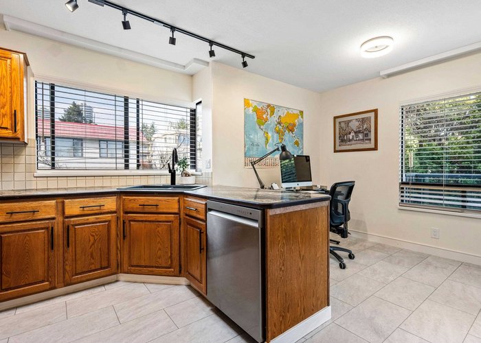 302 - 1250 Martin Street, White Rock, BC V4B 3W3 |  Photo 54
