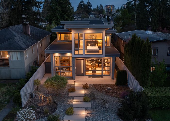 315 20TH Street, North Vancouver, BC V7L 3A8 | Avondale Photo 1