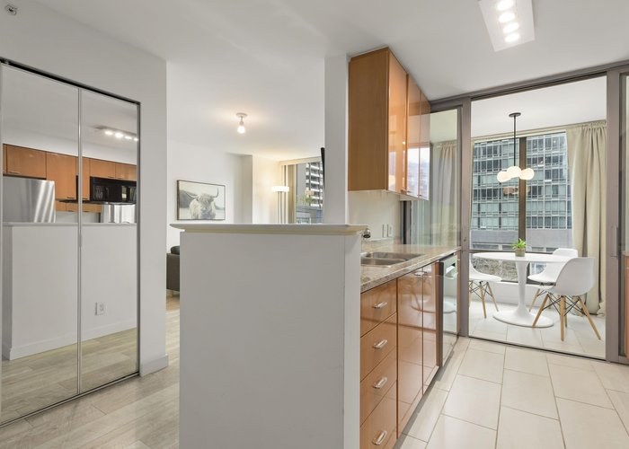 501 - 1200 Georgia Street, Vancouver, BC V6E 4R2 |  Photo 38
