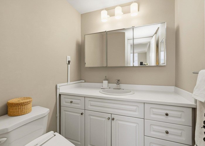 704 - 114 Keith Road, North Vancouver, BC V7M 3C9 |  Photo 33
