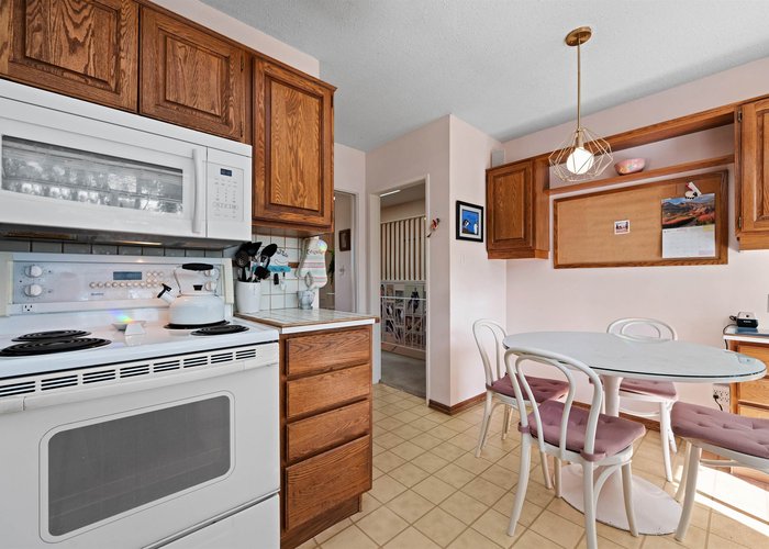 689 Poplar Street, Coquitlam, BC V3J 3K7 |  Photo 32