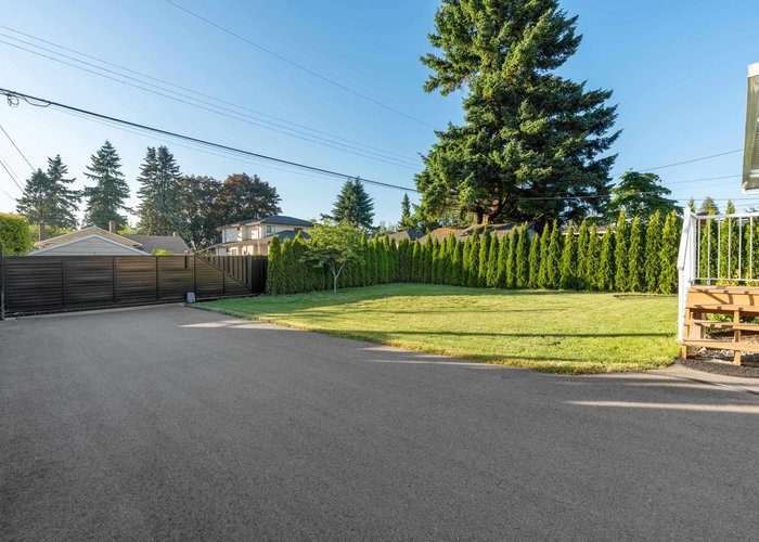 8649 11TH Avenue, Burnaby, BC V3N 2P9 |  Photo 51
