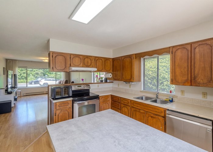 8074  8076 19TH Avenue, Burnaby, BC V3N 1G3 |  Photo 48