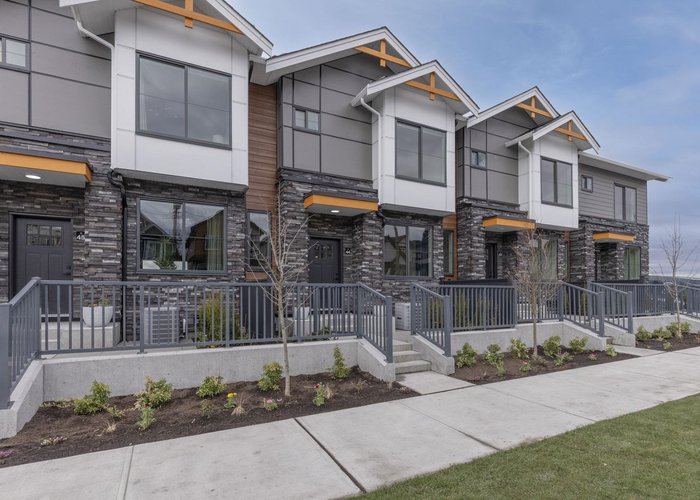 37 - 6035 141 Street, Surrey, BC V3X 2N2 |  Photo 1