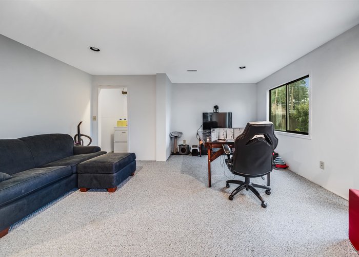 221 28TH Street, North Vancouver, BC V7N 2H9 |  Photo 17