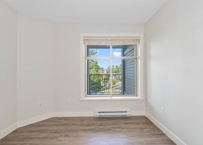 215 - 13555 Gateway Drive, Surrey, BC V3T 0B5 |  Photo 11