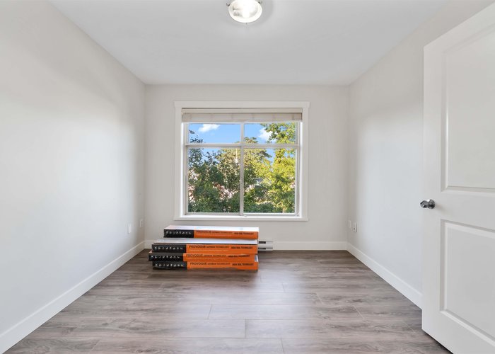 215 - 13555 Gateway Drive, Surrey, BC V3T 0B5 |  Photo 12