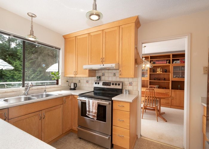 4057 Violet Street, North Vancouver, BC V7G 1E4 |  Photo 48