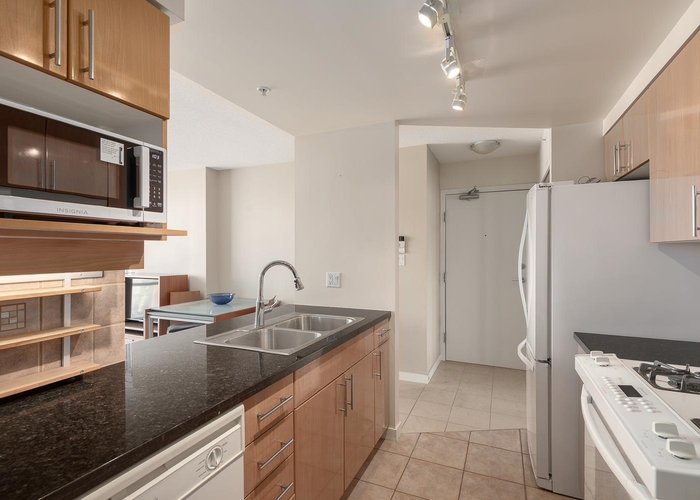 3205 - 193 Aquarius Mews, Vancouver, BC V6Z 2Z2 |  Photo 48