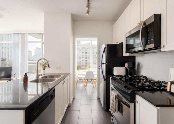 801 - 480 Robson Street, Vancouver, BC V6B 1S1 |  Photo 15