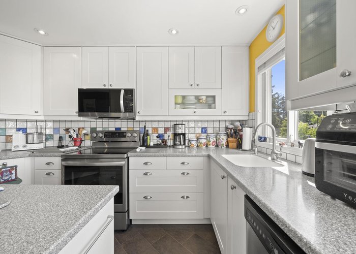 203 - 1327 Best Street, White Rock, BC V4B 4E3 |  Photo 33