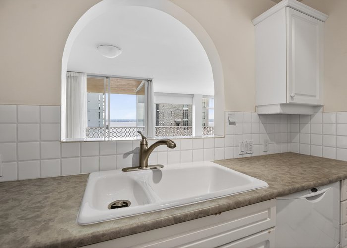 402 - 2135 Argyle Avenue, West Vancouver, BC V7V 1A5 |  Photo 35