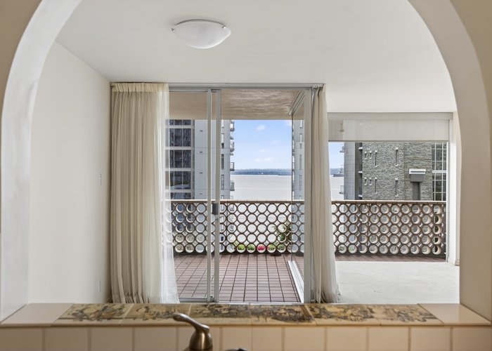 402 - 2135 Argyle Avenue, West Vancouver, BC V7V 1A5 |  Photo 36