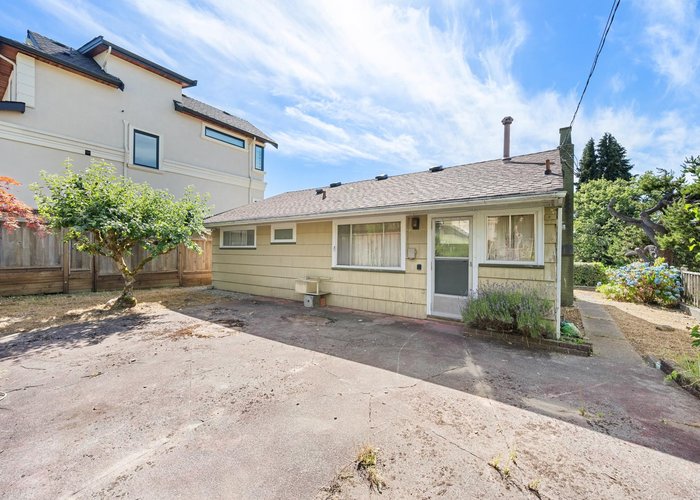 7280 Barnet Road, Burnaby, BC V5A 1E2 |  Photo 25