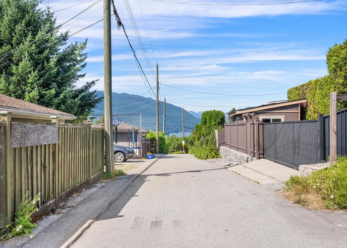 7280 Barnet Road, Burnaby, BC V5A 1E2 |  Photo 31