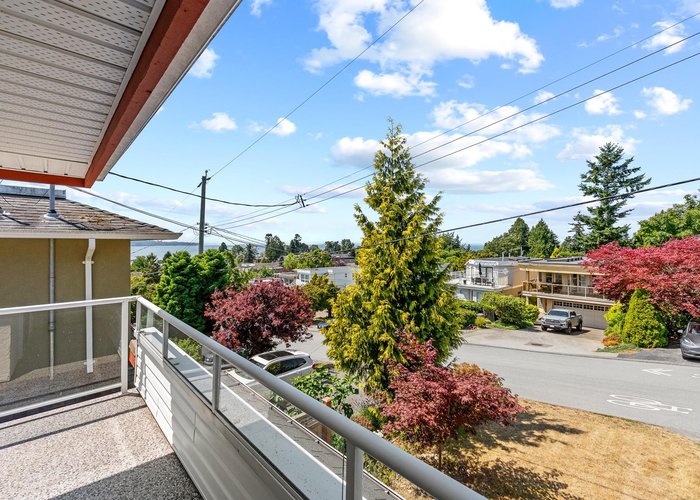 952 Kent Street, White Rock, BC V4B 4T1 |  Photo 32