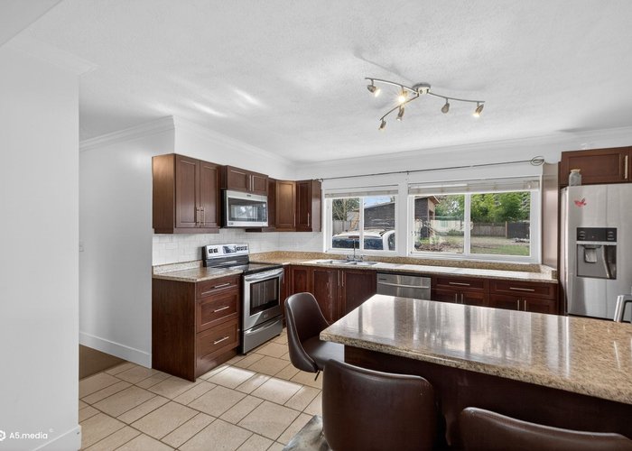 14032 Grosvenor Road, Surrey, BC V3R 5G5 |  Photo 47