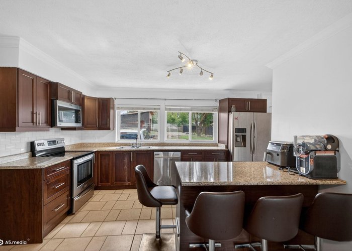 14032 Grosvenor Road, Surrey, BC V3R 5G5 |  Photo 48