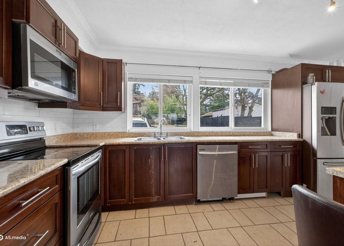 14032 Grosvenor Road, Surrey, BC V3R 5G5 |  Photo 50