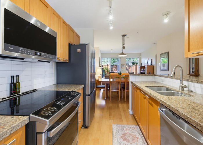 202 - 4238 Albert Street, Burnaby, BC V5C 6T1 | Villagio Photo 50