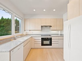 305 17TH Street, North Vancouver, BC V7L 2W1 | The Met Photo 11