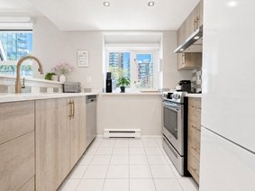 B901 - 1331 Homer Street, Vancouver, BC V6B 5M5 | Pacific Point Photo 6