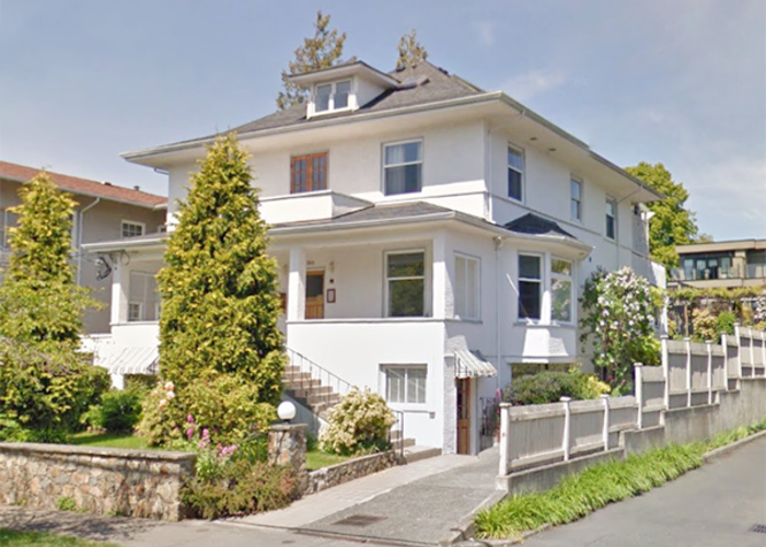 Southgate Manor - 1060  St