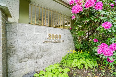 Still Photo for a 4 Bedroom Townhouse in North Vancouver