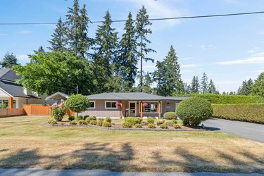 Real estate photography for a 3 Bedroom House in Langley