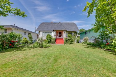 Real estate photography for a 9 Bedroom House in Vancouver