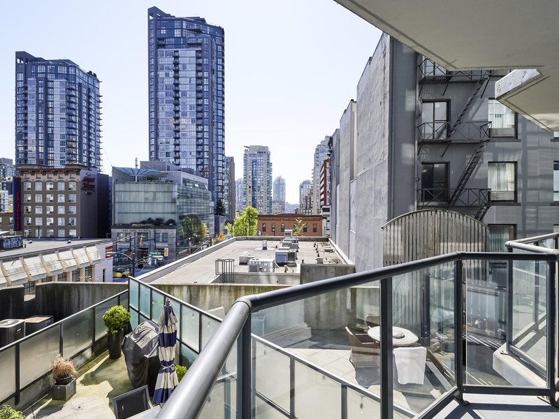 1212 Howe, Vancouver