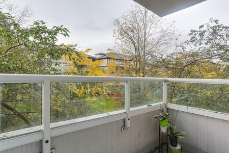 Queen's Court 3455 Ascot Place, Vancouver